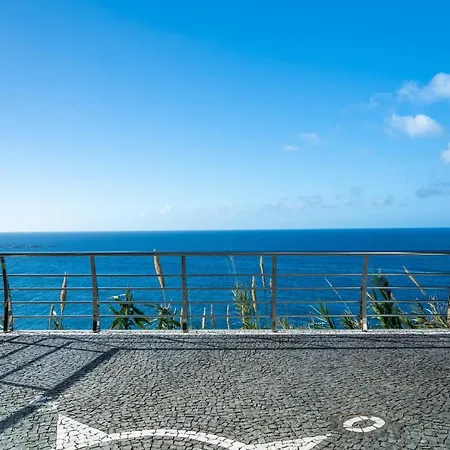 Villa Infinite Ocean View 20m Above Ocean & Arco da Calheta (Madeira)