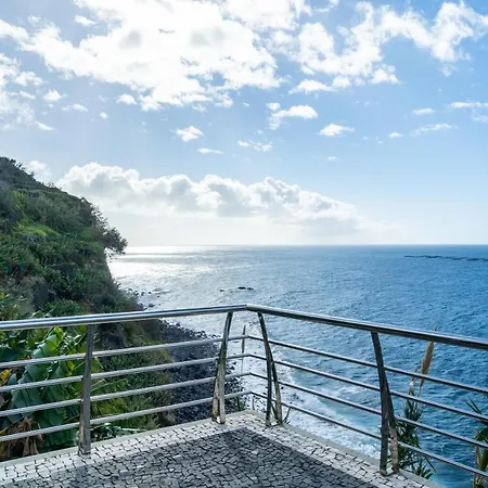 Infinite Ocean View 20m Above Ocean & *