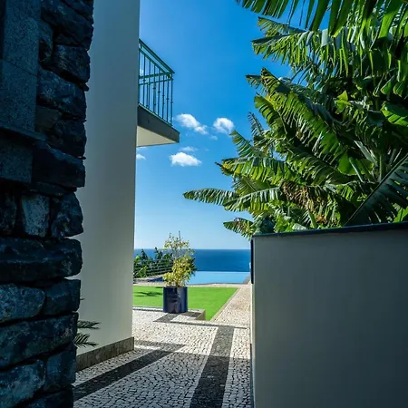 Infinite Ocean View 20m Above Ocean &